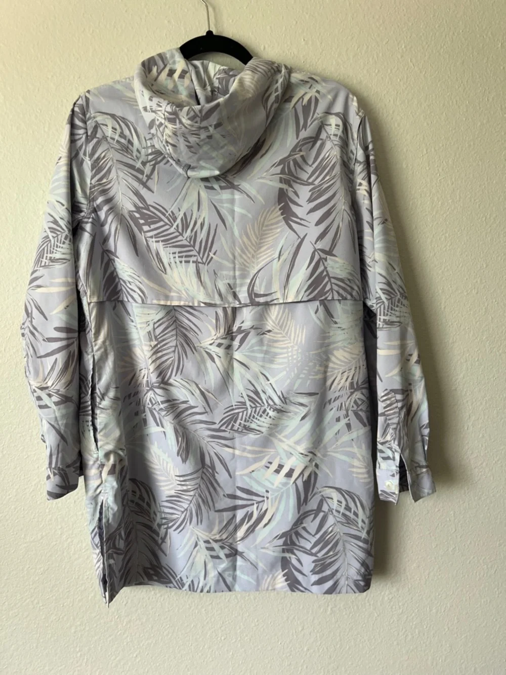 Coolibar UPF 50+ sun cover Hoodie Shirt - Picture 2 of 3